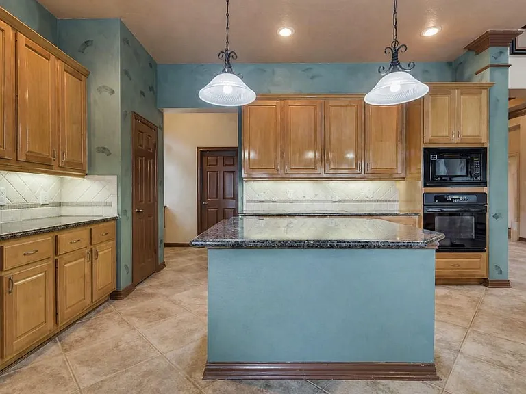 14215 Jaubert Ct — Photo 3