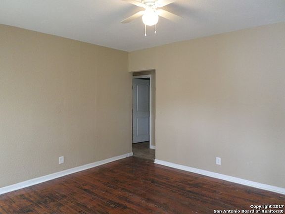 2nd image of 1217 W Wildwood Dr