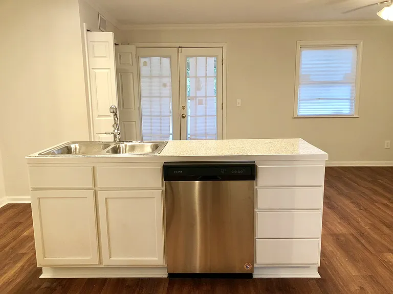 1441 W Roosevelt St — Photo 3