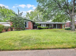 2520 Greenberry Dr, Florissant, MO 63033