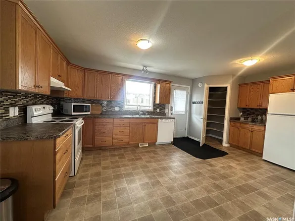 46 Clarke AVENUE, Yorkton, SK S3N 2M3