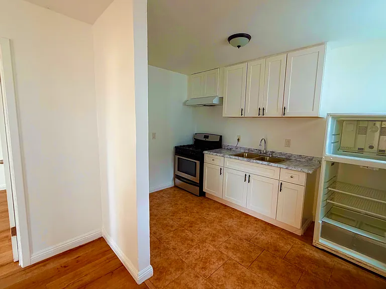 3362-64 B St #3364 — Photo 2