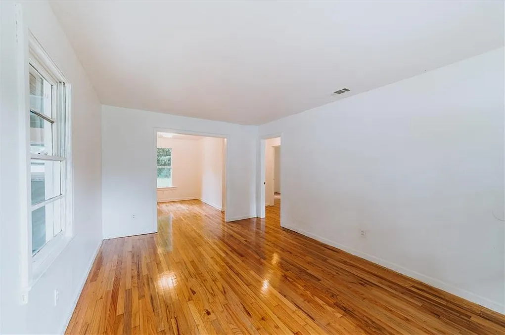 2 bed, 1.0 bath, 848 sqft, $945 — Photo 4
