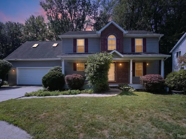 5677 Cartago Dr, Lansing, MI 48911