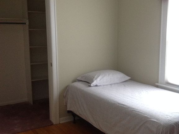 BR with walk-in closet