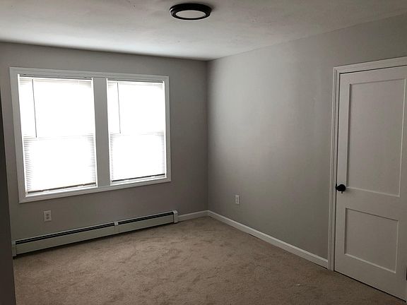 middle bedroom