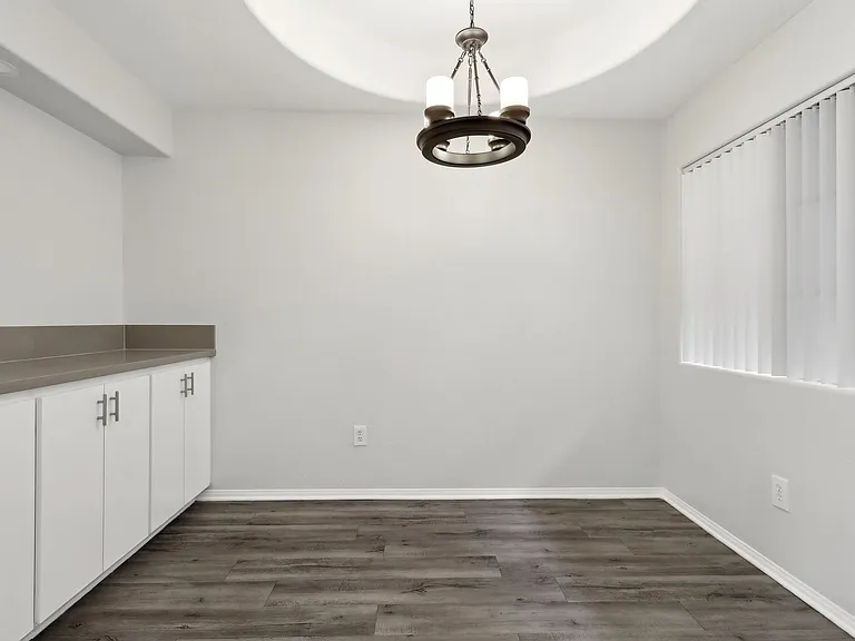 114 North Doheny Drive — Photo 36