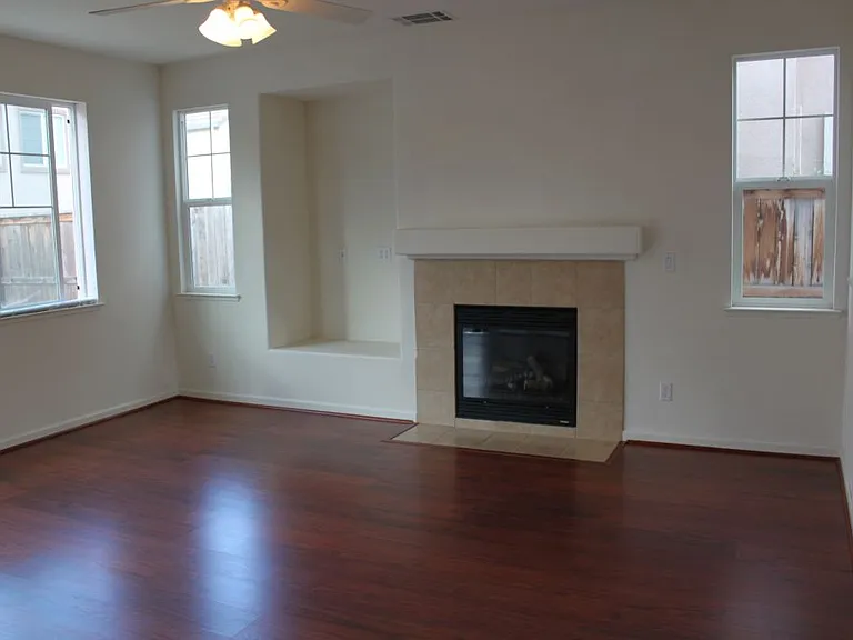 348 Foxglove St — Photo 6
