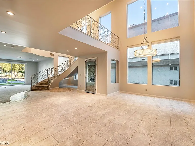 980 Vegas Valley Dr — Photo 6