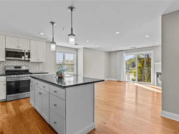 1001 Main St Unit 11, East Greenwich, RI 02818