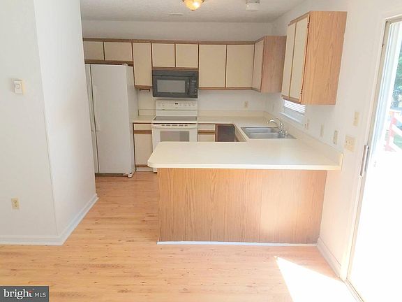 4th image of 114 Twinbrook Cir