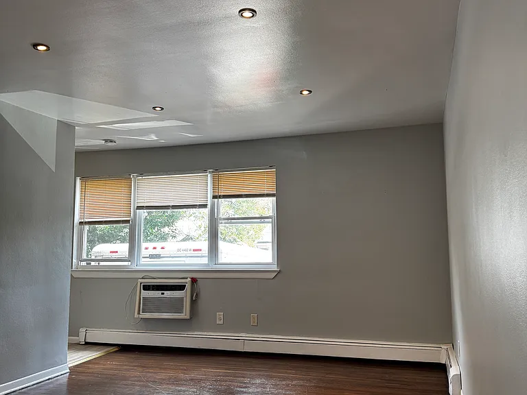 2428 Saint George Ave #B6 — Photo 3