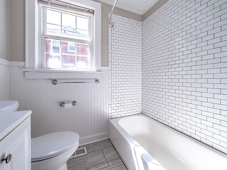 124 Haynsworth St — Photo 10