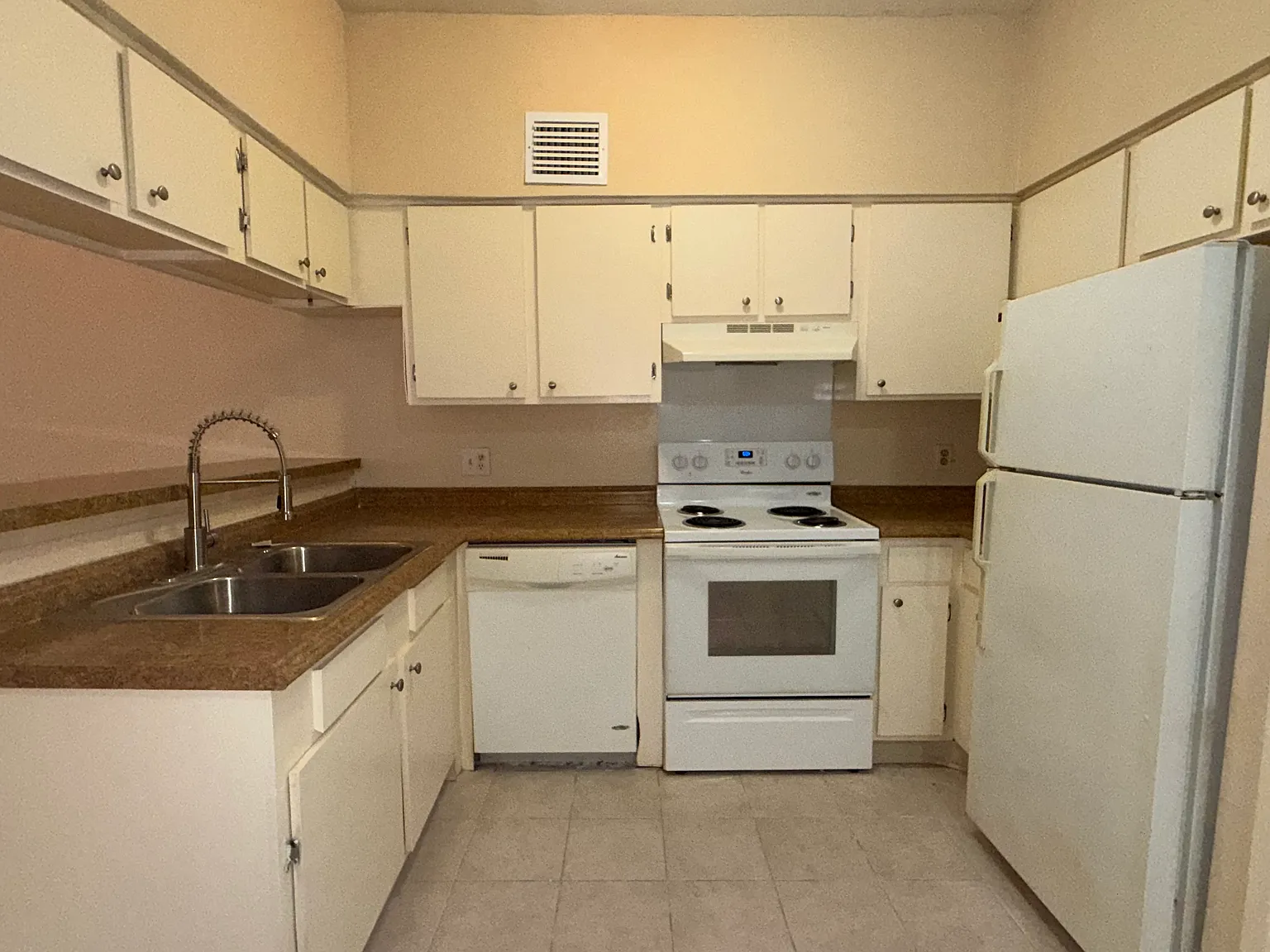 2 bed, 1.5 bath, 1012 sqft, $1,400 — Photo 3