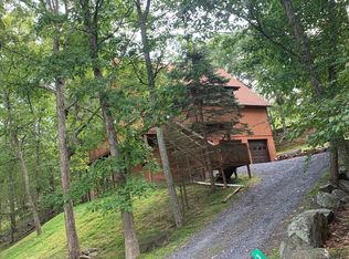 1108 Hampstead Rd, Bushkill, PA 18324