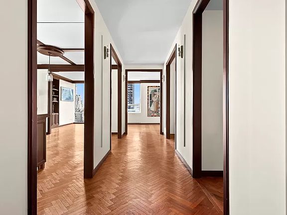 4th image of 15 W 53rd St #17F