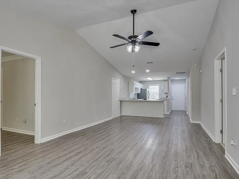 1239 Longpoint Dr — Photo 8