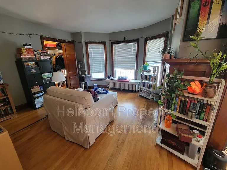 330 N 12th Ave E — Photo 3