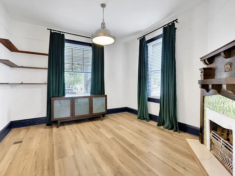 1407 Hubbard St — Photo 8