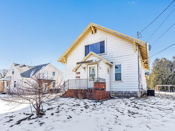 2nd image of 415 E Maple St