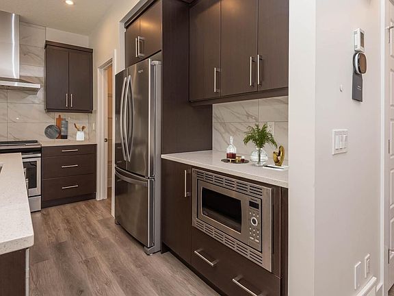 4th image of 2635 Donaghey Cres SW