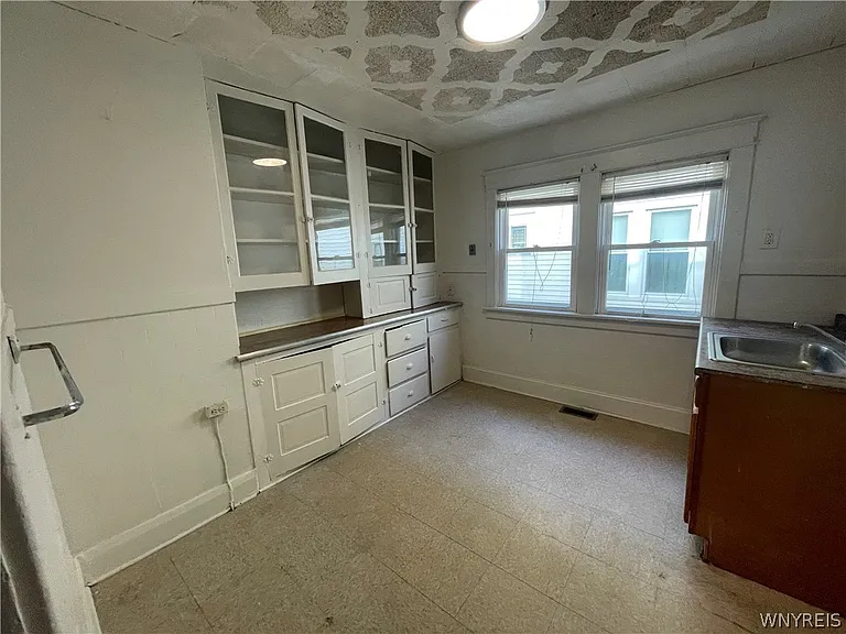 422 Moselle St — Photo 7