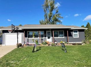 5906 Langdon Ave SW, Cedar Rapids, IA 52404