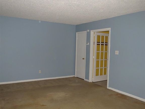 3rd image of 25 S Onsville Pl