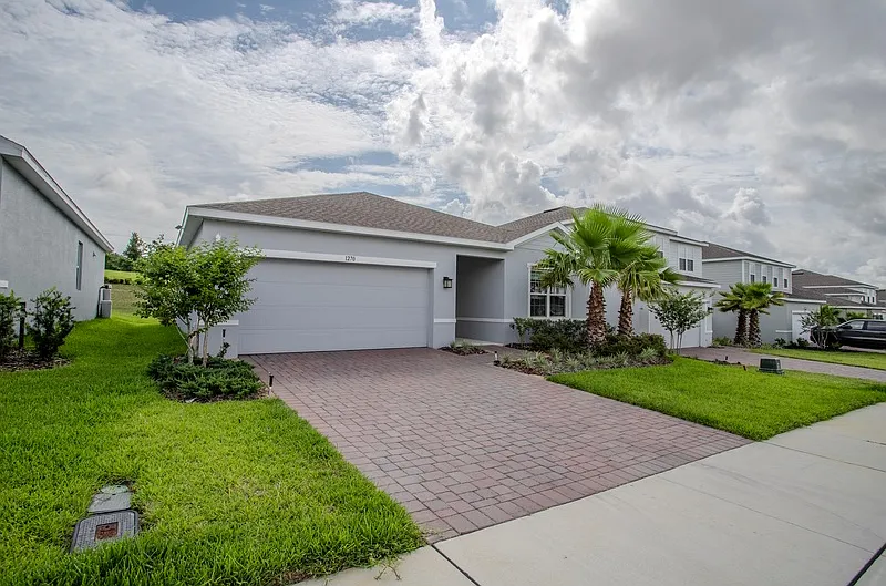 3 bed, 2.0 bath, 1554 sqft, $2,550 — Photo 2