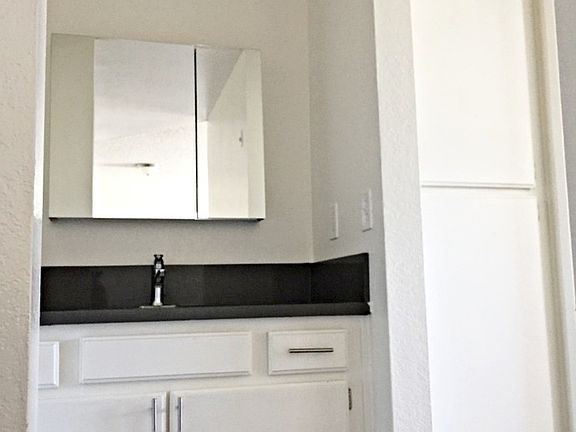 4th image of 4124 N Eagle Rock Blvd #107