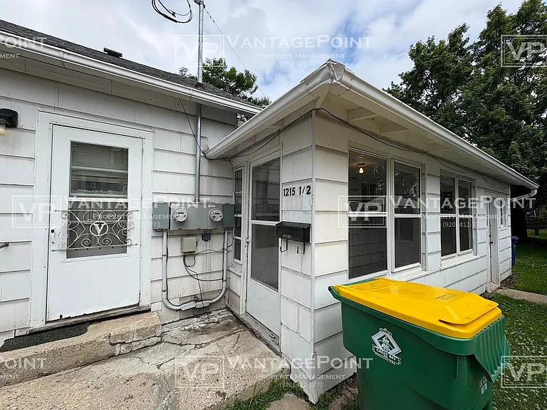 1215 1/2 Stuart St — Photo 3
