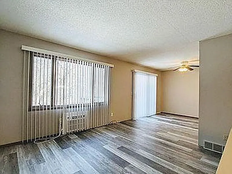 3 bed, 1.0 bath, 1400 sqft, $1,785 — Photo 3