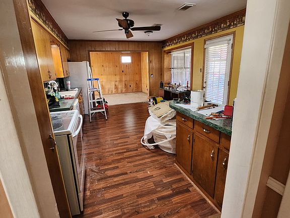 3rd image of 124 Forest Oaks Ln