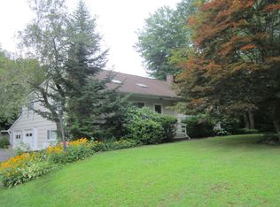 6 Paugussett Rd, Sandy Hook, CT 06482