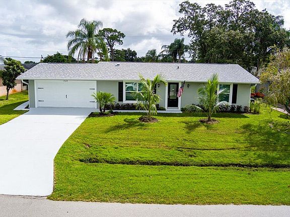 3rd image of 1565 SE Cambridge Drive