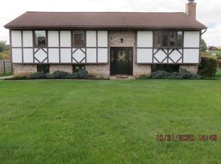 3 Fieldcrest Dr, Cecil, PA 15321