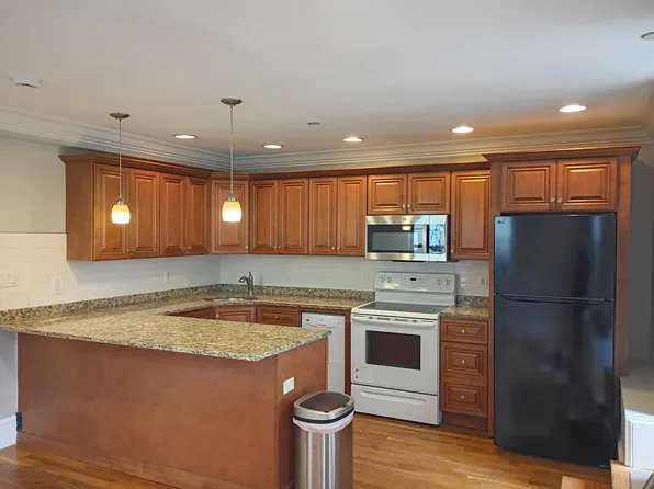 11 Salem St APT A, Woburn, MA 01801