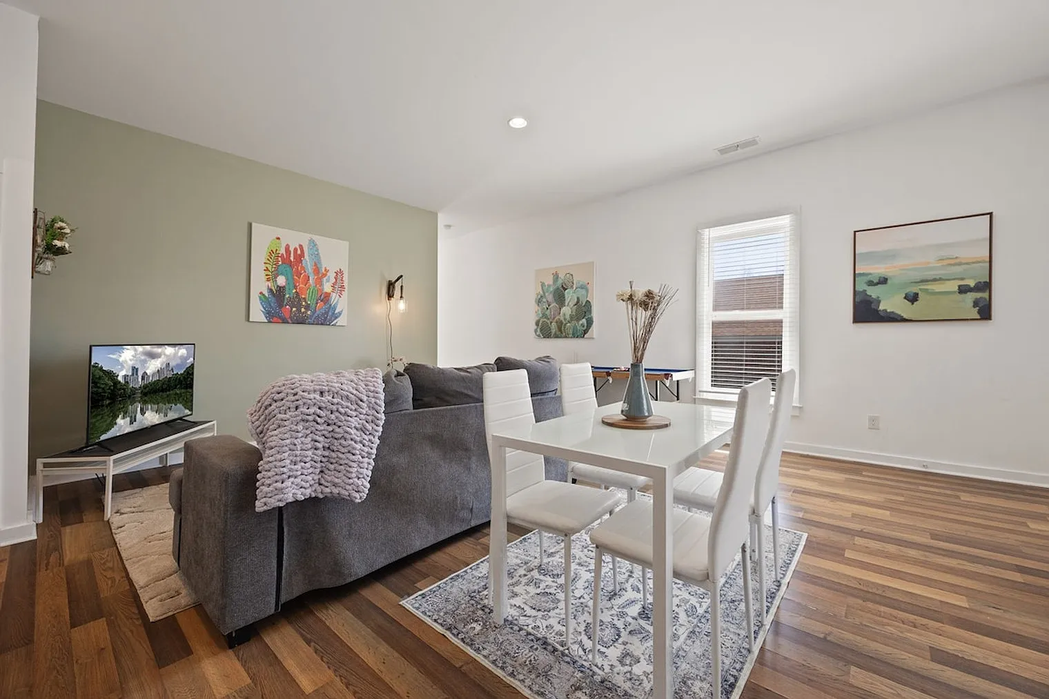 3 bed, 2.0 bath, $4,305 — Photo 4