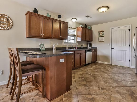 5th image of 3343 Knob St