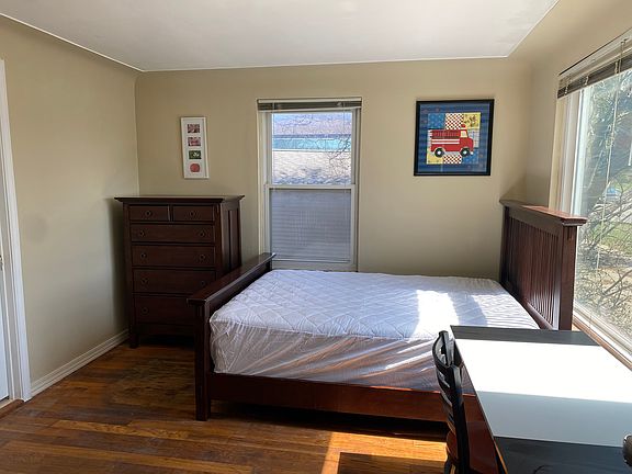 4th image of 1105 E Maple Rd #2