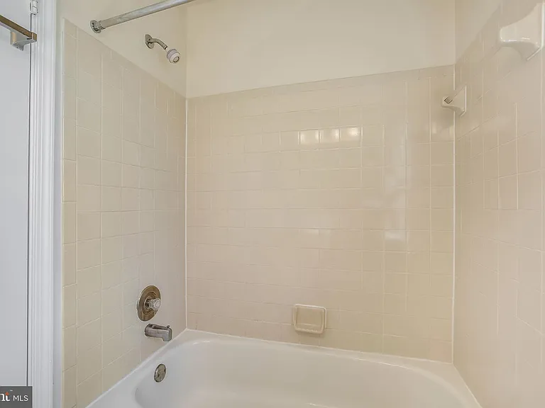 1525 Oronoco St — Photo 24