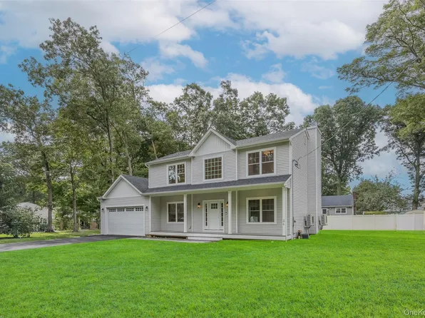 40 Zenith Road, Rocky Point, NY 11778