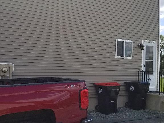 4th image of 39 Broezel Ave