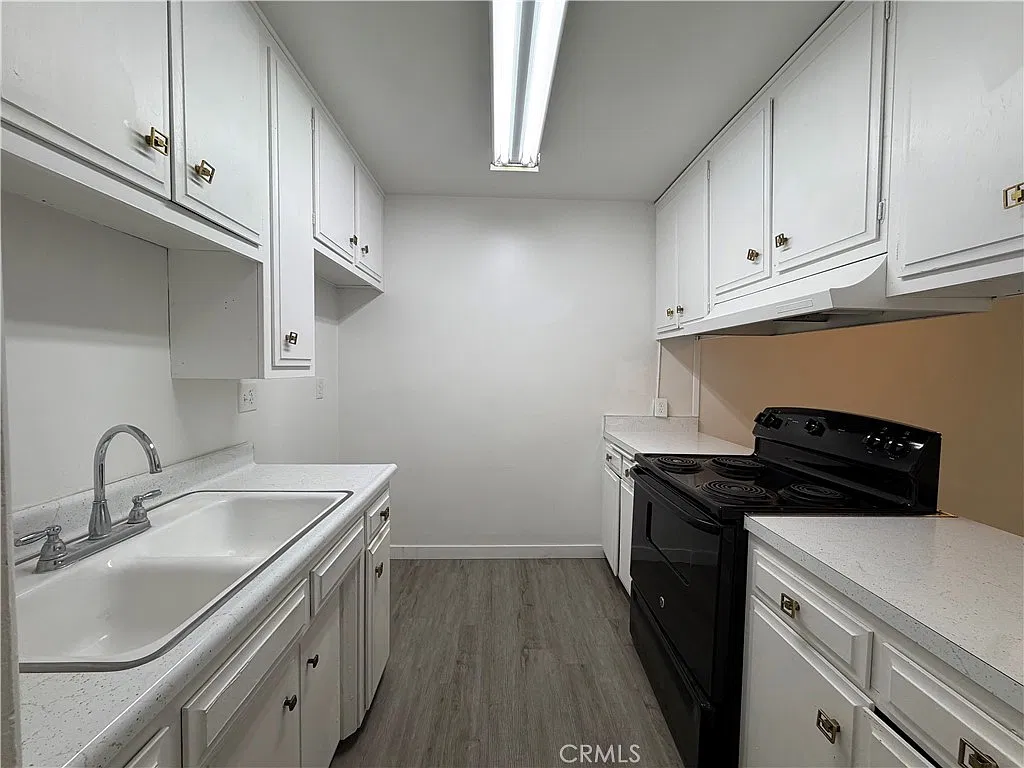 2 bed, 1.5 bath, 1200 sqft, $1,800 — Photo 2