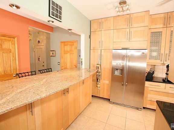4th image of 755 Anderson Ave APT 1B