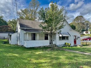 121 Oakdale St, Brevard, NC 28712