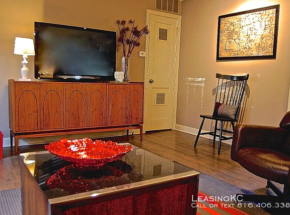 2nd image of 4401 Roanoke Pkwy APT 2E