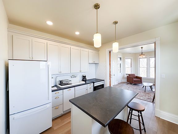 4th image of 335 N Ewing St #7