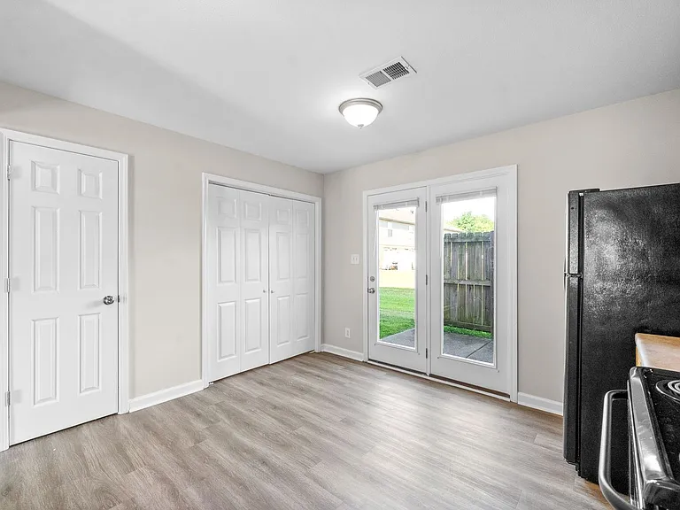2 Bedroom Pet Friendly Townhome For Rent in Sango! — Photo 31