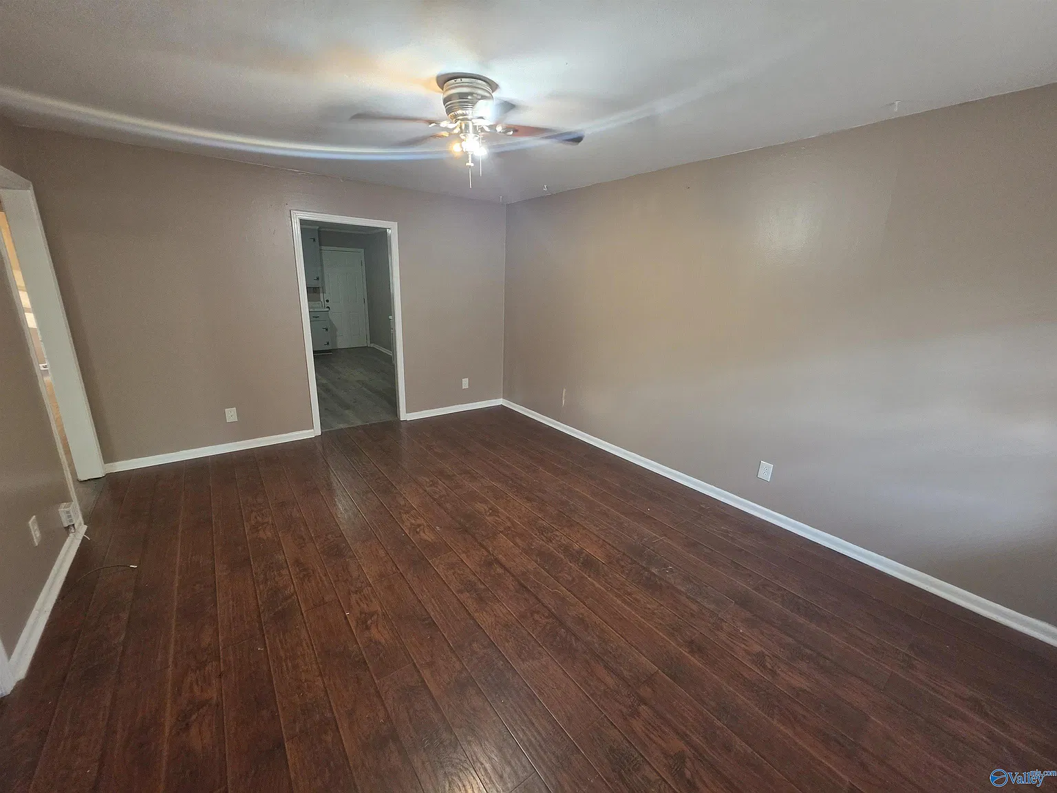 2 bed, 1.0 bath, 900 sqft, $850 — Photo 2